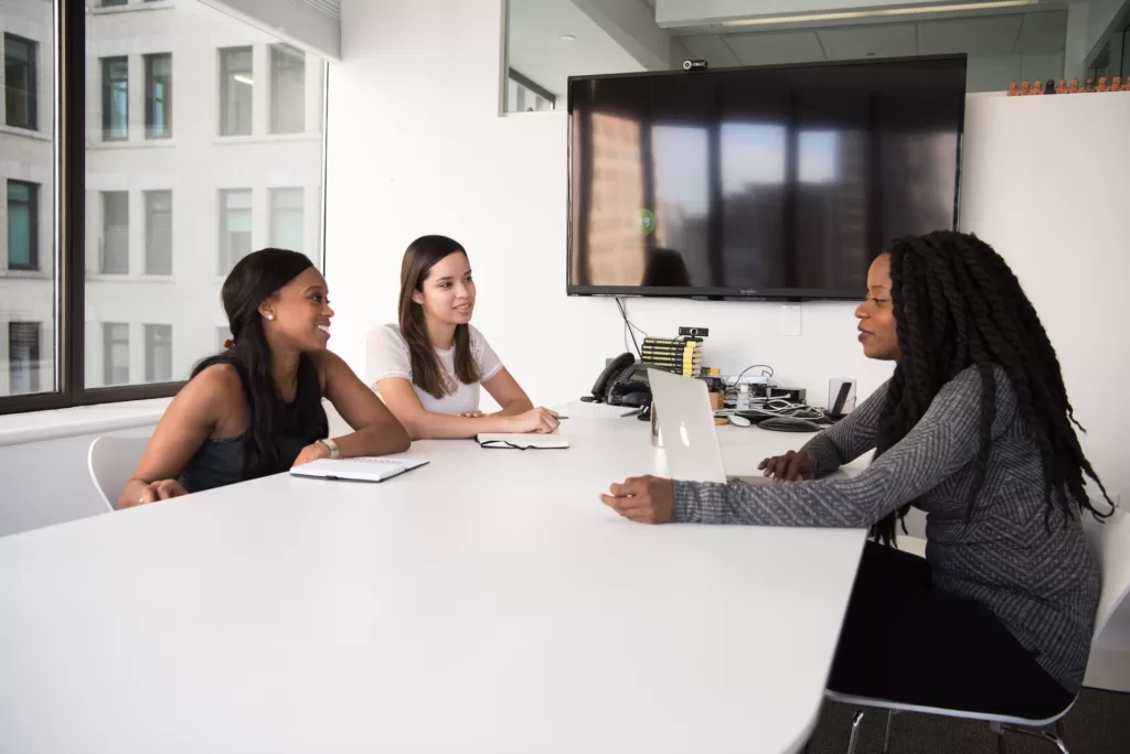 3 female marketers discussing an audience targeting strategy